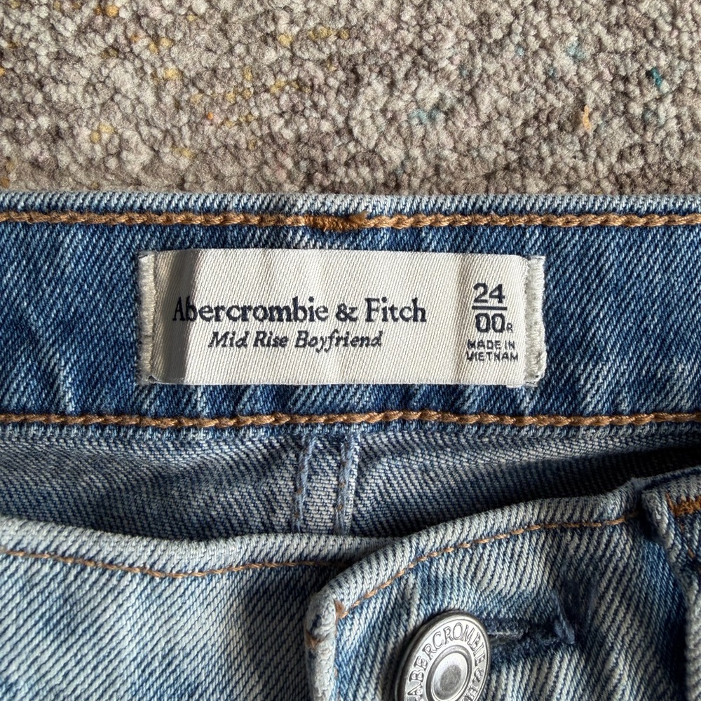 Abercrombie mid-rise Boyfriend Jeans
